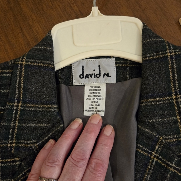 David N Grey & White Wool Plaid Woman's Suit Size 8 - Picture 8 of 10